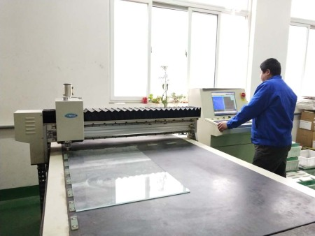 CNC cutting machine (CNC cutting machine) Optical Production Equipment