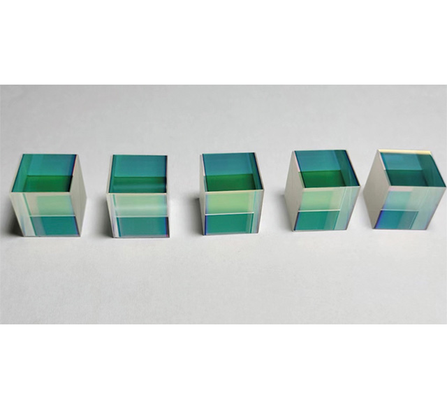 Beam-splitting cemented Beam Splitters